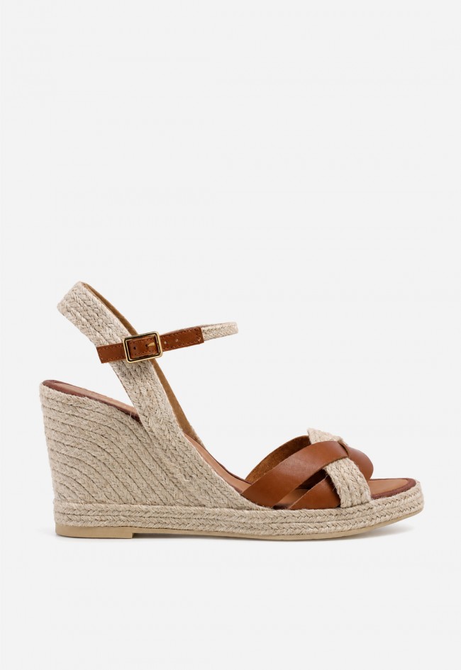 Sandalias cuña de esparto Casteller 874 en piel marrón – el toque mediterráneo que eleva tu verano
