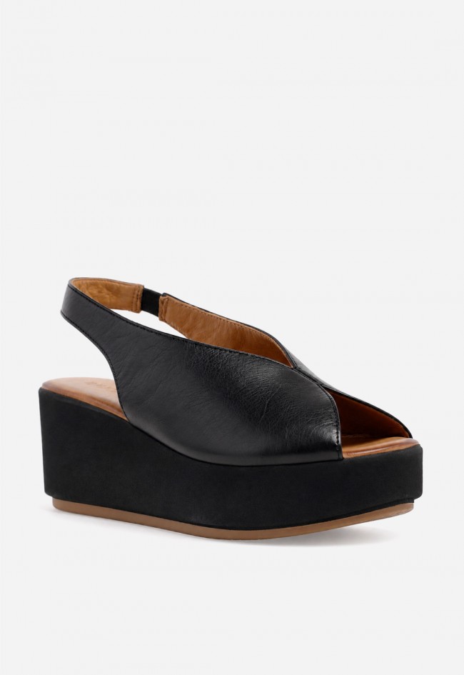Sandalia plataforma Inuovo 123133 negra en piel – minimalismo con actitud urbana