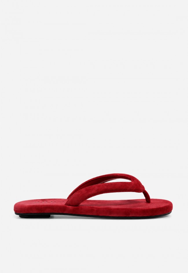 Sandalia plana de piel roja Inuovo DM3143 con tira al dedo – el toque vibrante que transforma tus looks