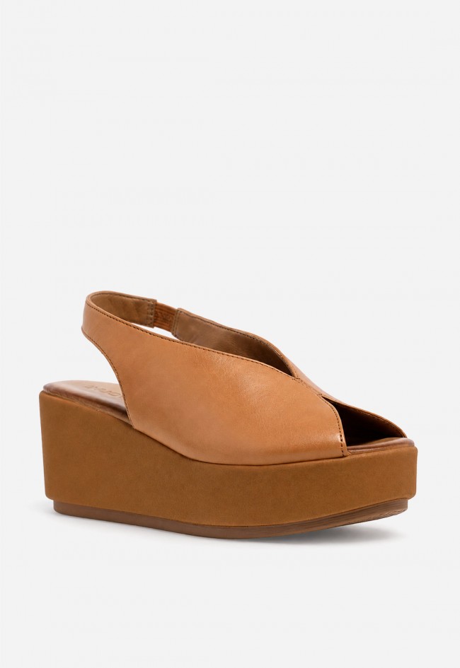 Sandalia cuña de piel cuero Inuovo 123133 con plataforma – eleva tus looks con estilo natural