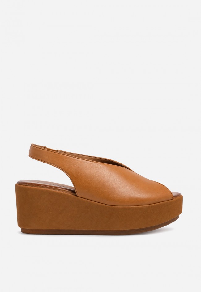 Sandalia cuña de piel cuero Inuovo 123133 con plataforma – eleva tus looks con estilo natural