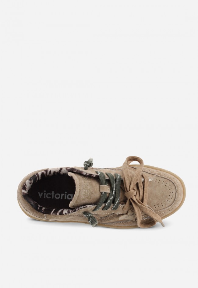 Zapatillas Victoria Turín de mujer en serraje beige con plataforma para elevar tus looks más naturales