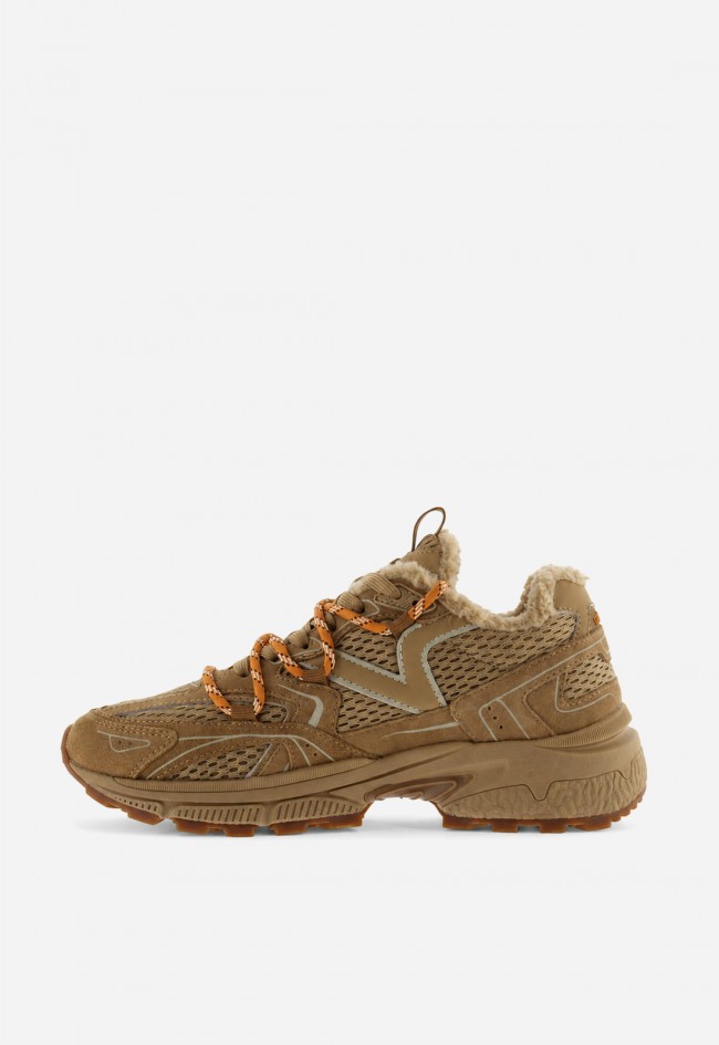 Zapatillas Victoria Mythos Trail de mujer beige con borreguito para llegar más lejos con estilo