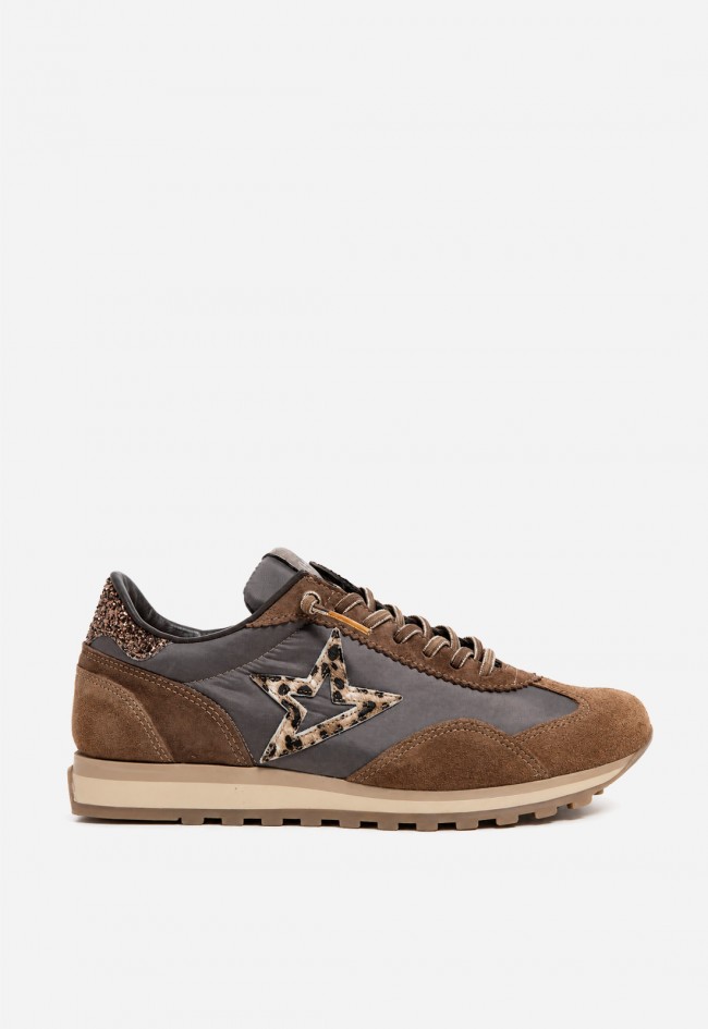 Zapatillas Cetti C-1259 de mujer color cappuccino con estrella animal print para vestir tus pasos de estilo