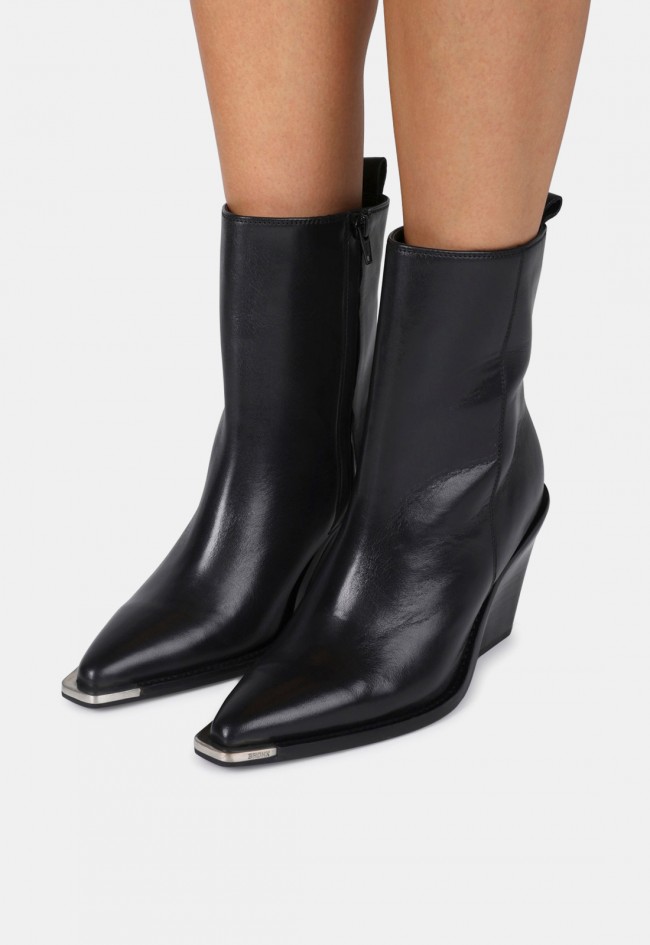 Botines Bronx New-Kole de piel negros para mujer con tacón bloque y estilo sofisticado