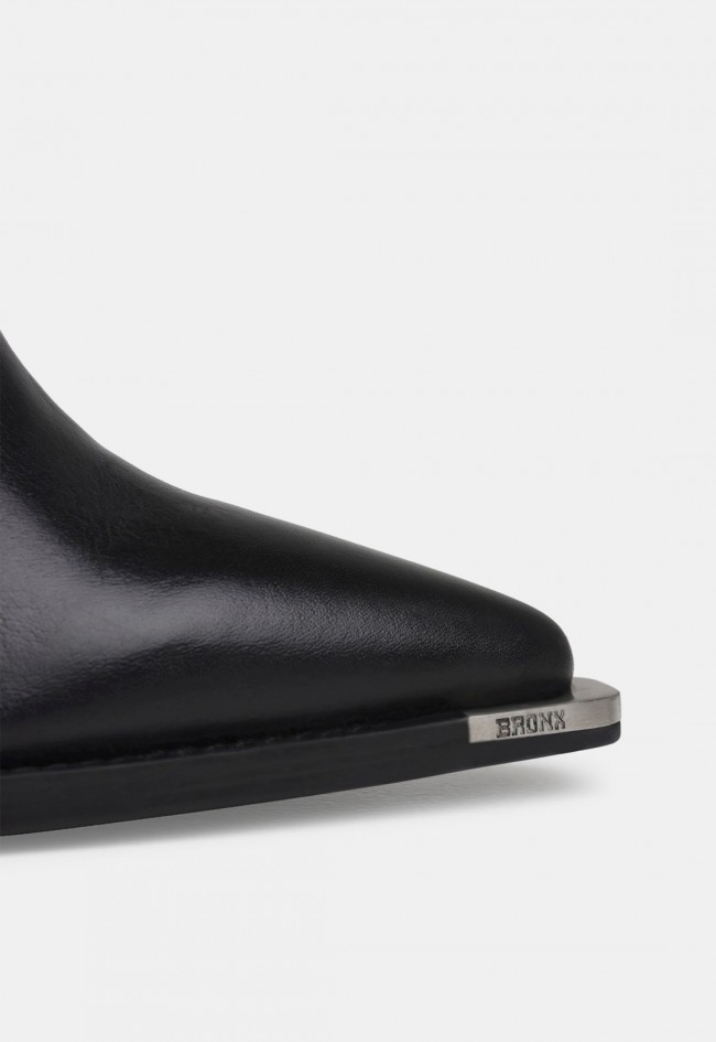Botines Bronx New-Kole de piel negros para mujer con tacón bloque y estilo sofisticado