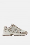 Zapatillas New Balance 530 de mujer blancas y beige para caminar con estilo retro