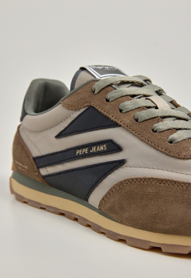 Zapatillas Pepe Jeans Jason de ante para hombre en beige y azul marino con espíritu retro