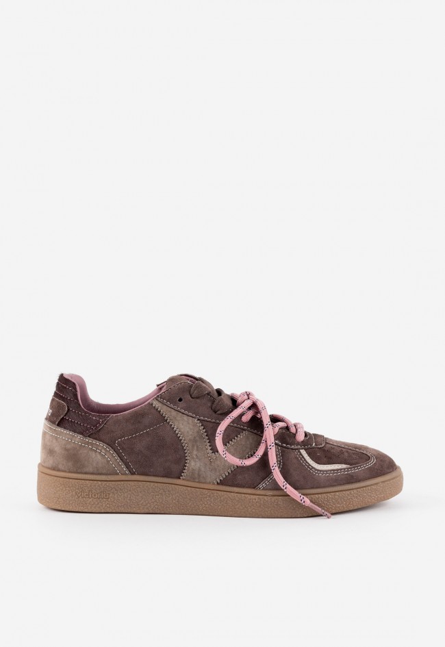 Zapatillas Victoria Londres de piel serraje para mujer marrones con doble cordón y estilo único
