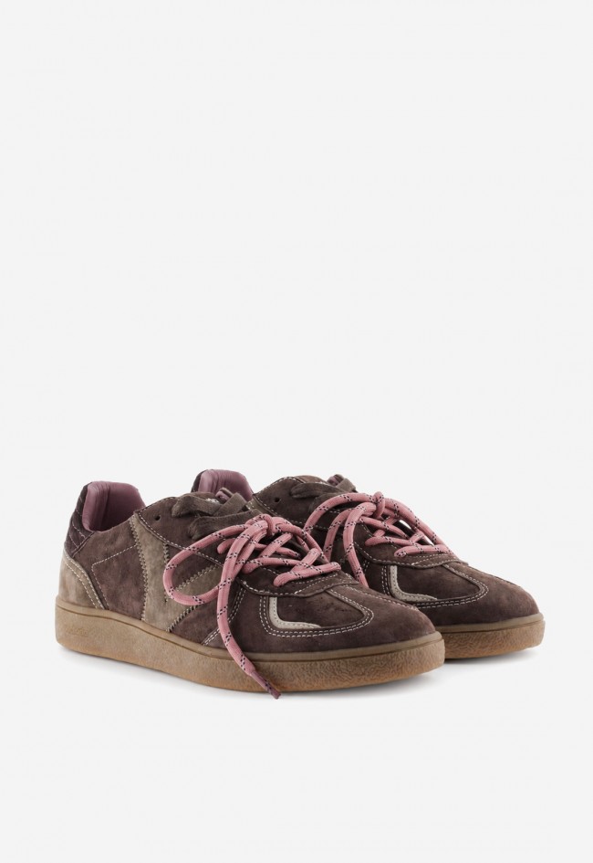 Zapatillas Victoria Londres de piel serraje para mujer marrones con doble cordón y estilo único