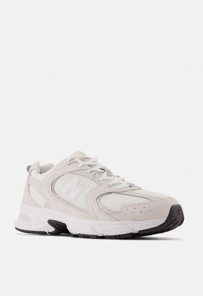 Zapatillas New Balance 530 de mujer blancas con detalles de piel y amortiguación ABZORB para pisar con estilo