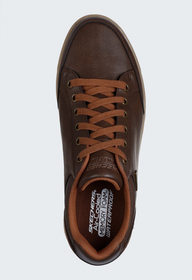 Zapatillas Skechers Cavell-Sparkman waterproof de hombre marrones efecto piel para afrontar la lluvia con estilo