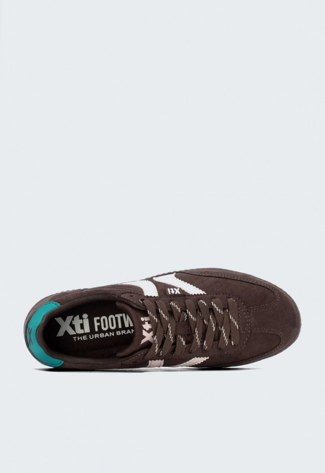 Zapatillas Xti 14612510 de mujer marrones para caminar con actitud