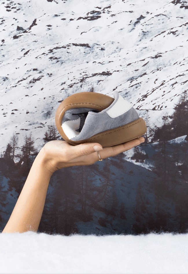 Victoria Olmo zapatillas barefoot de serraje gris para mujer – libertad natural con estilo urbano