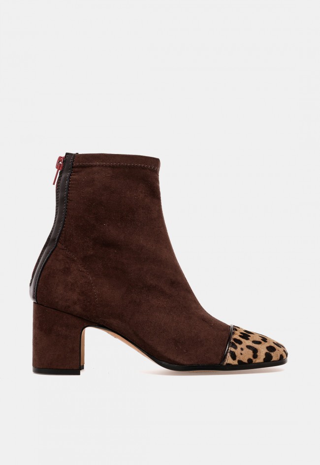 Botín de mujer Glo Punt de piel marrón chocolate con detalle animal print, diseño exclusivo