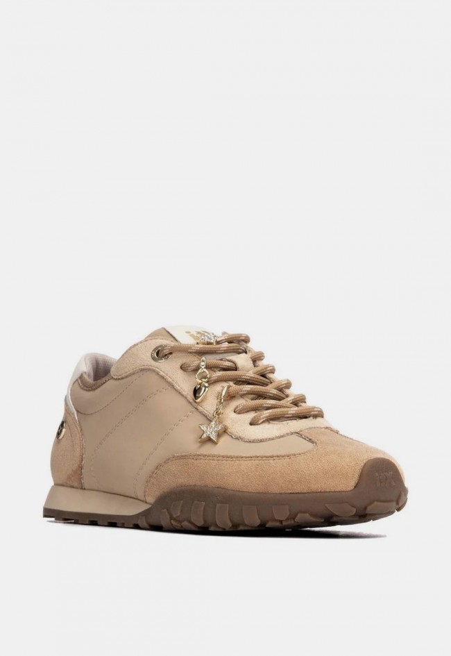 Zapatilla casual de mujer Xti 14614604 en material sintético beige, comodidad y estilo diario