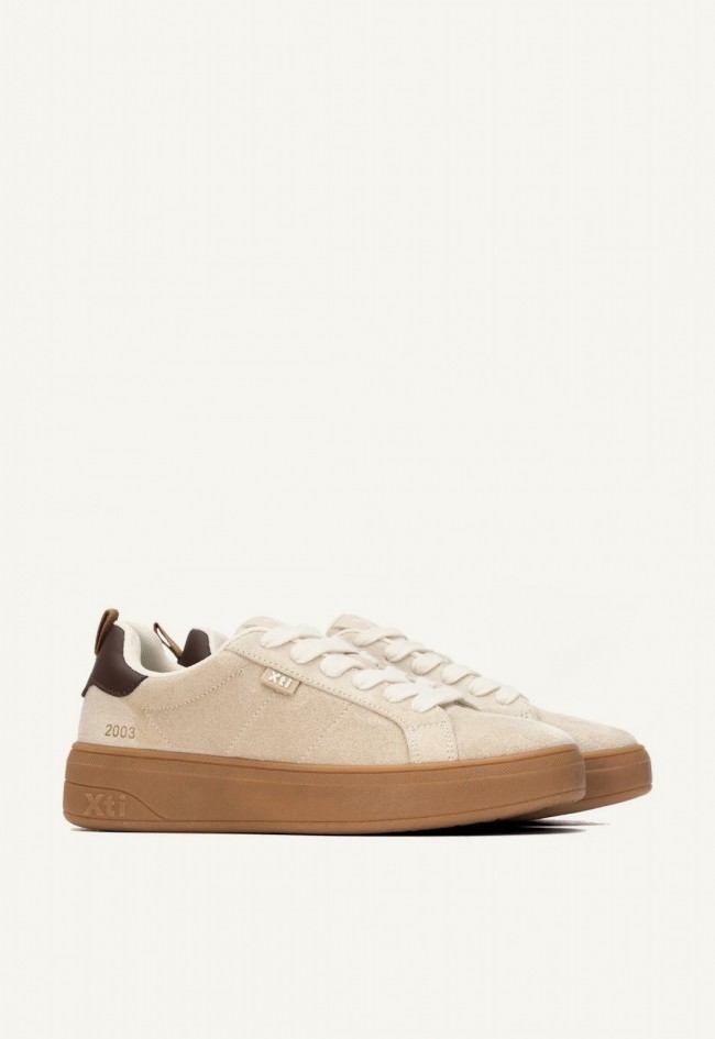 Zapatilla deportiva de mujer Xti 14627002 en antelina beige con suela elevada, estilo casual actual