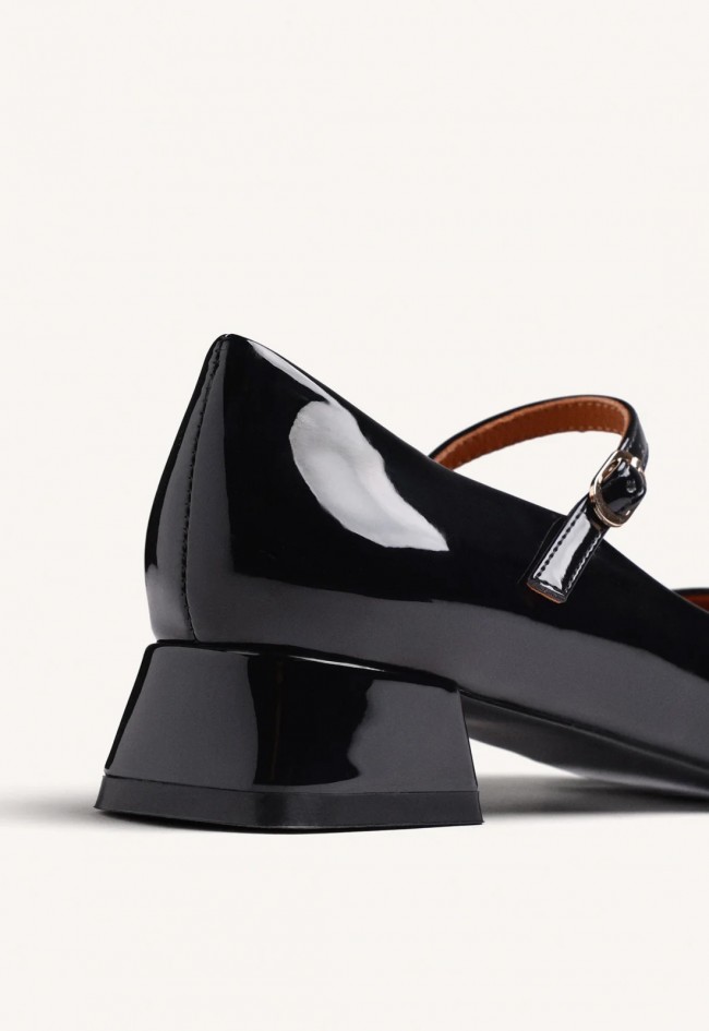 Zapato Mary Jane de mujer Gioseppo negro efecto charol, elegancia y estilo sofisticado