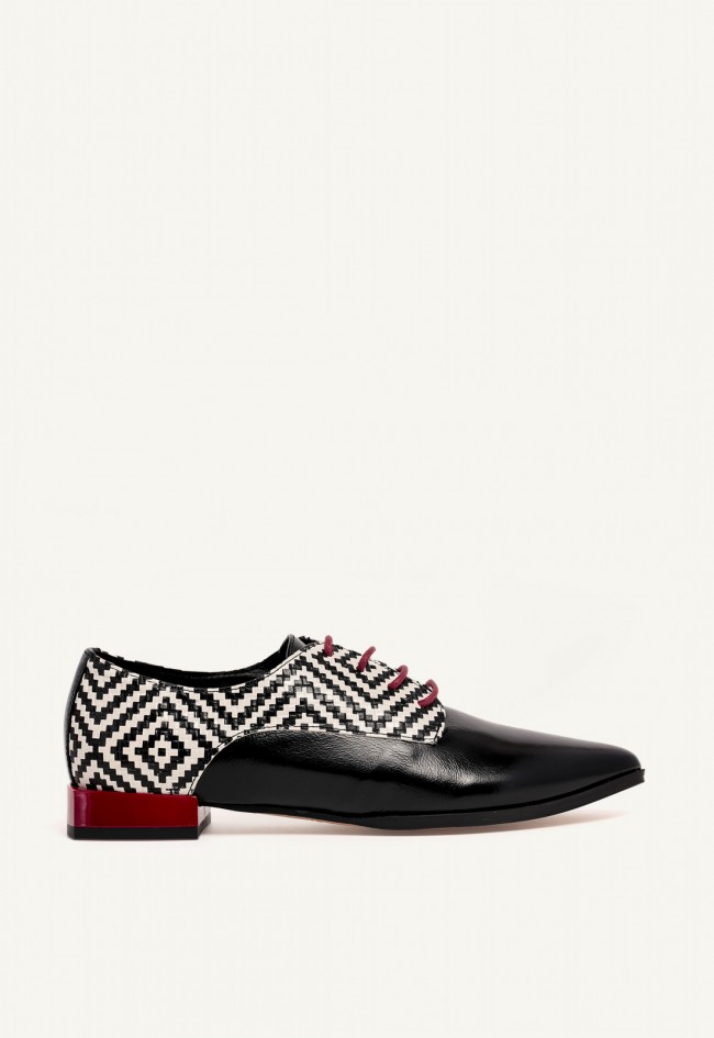 Zapato de cordones de mujer GLO Stadfish de piel negra, diseño exclusivo y original