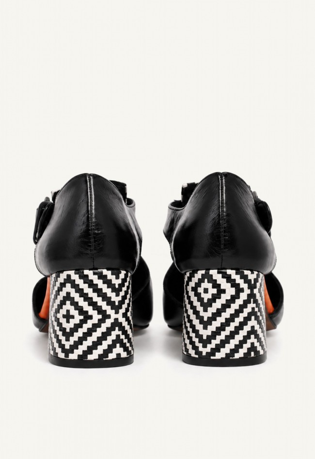 Zapato de tacón GLO Totem de piel negra con hebilla, diseño exclusivo y éxito de temporada