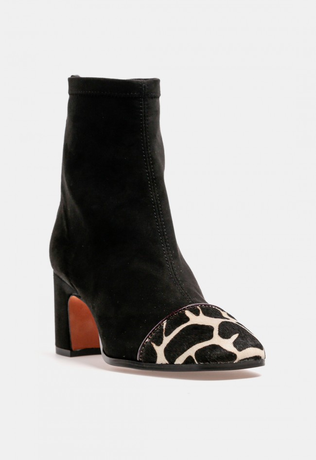 Botín de mujer GLO Punt de piel negra con puntera animal print, diseño exclusivo para VAS
