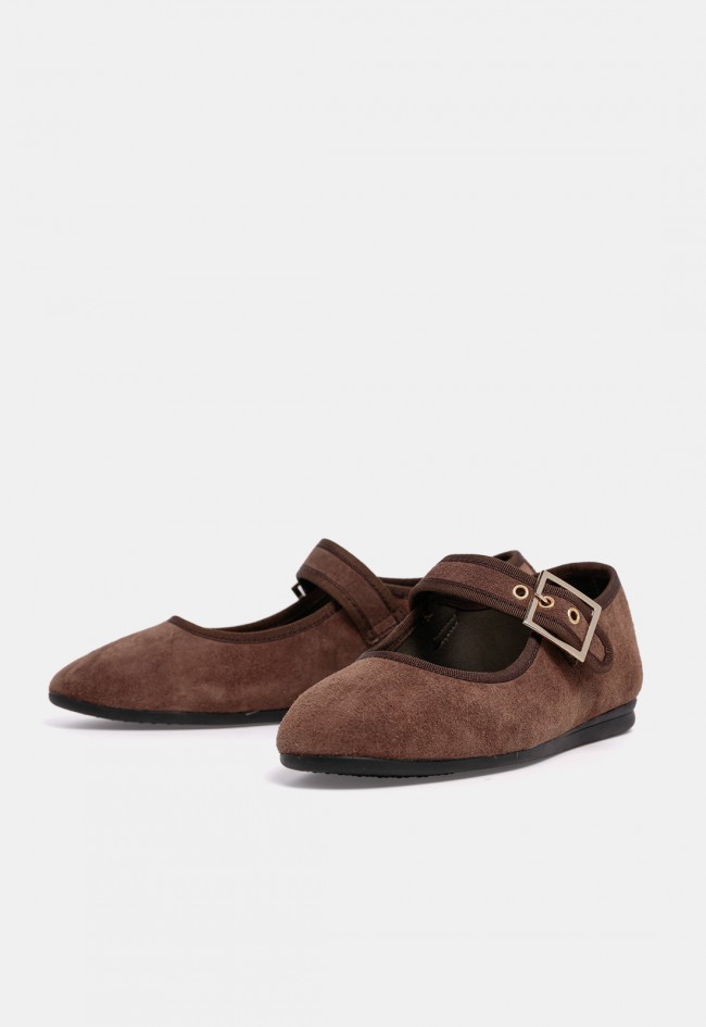 Bailarina Mary Jane Benson 84795 de mujer de piel tostada, diseño en tendencia con estilo sofisticado