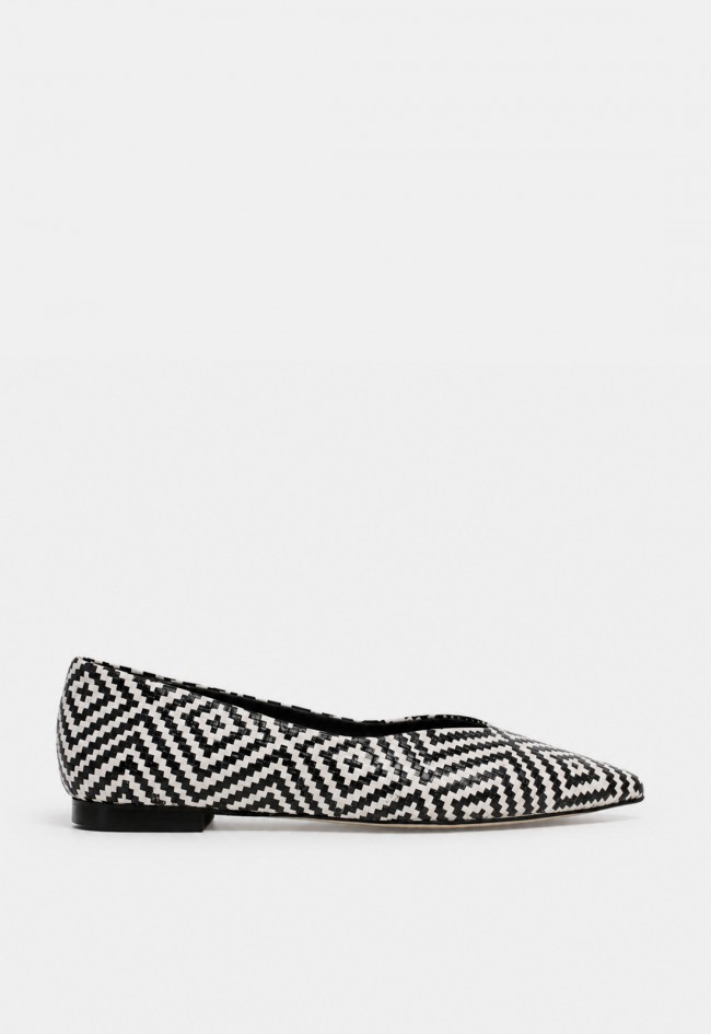 Zapato plano de mujer GLO Mila de piel con estampado geométrico, diseño exclusivo para VASZapato de mujer negro Glo mila
