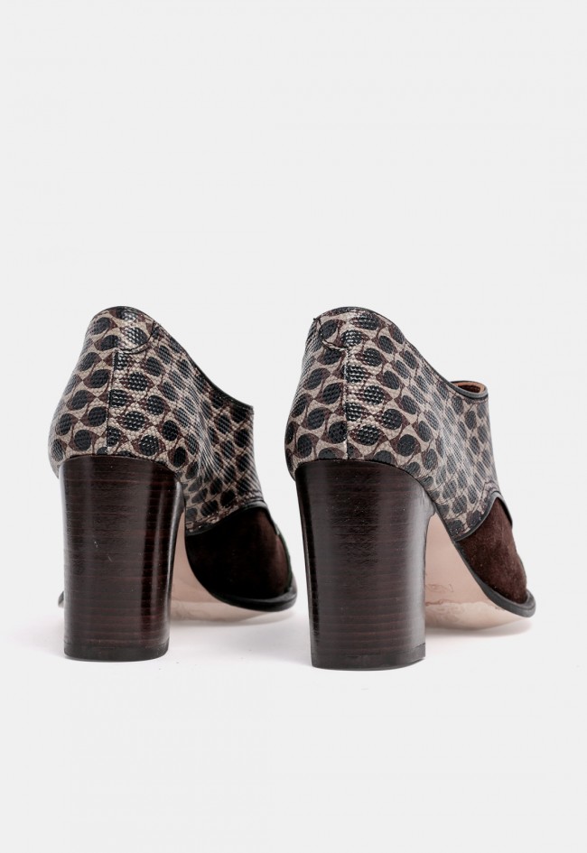 Zapato de mujer Nemonic 1922 de piel marrón chocolate con cordones y tacón ancho, diseño con carácter