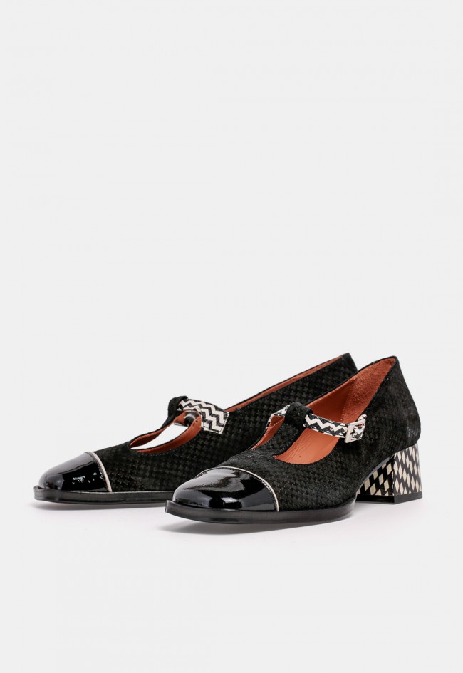 Zapato Mary Jane de mujer Nemonic 2392 de piel negra con tacón estampado, un diseño retro con carácter