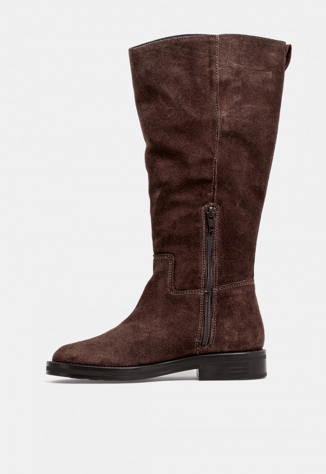 Bota hípica de mujer GLO Fara de piel de serraje marrón chocolate, elegancia ecuestre en tendencia