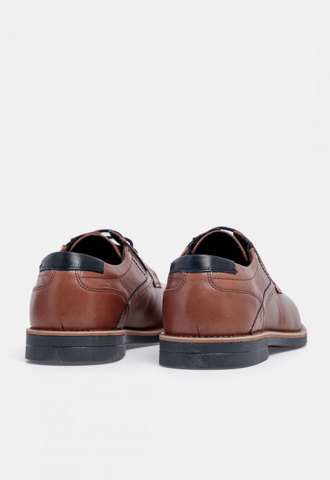 Zapato casual de hombre VAS 3010L de piel color cuero, diseño versátil para cada día