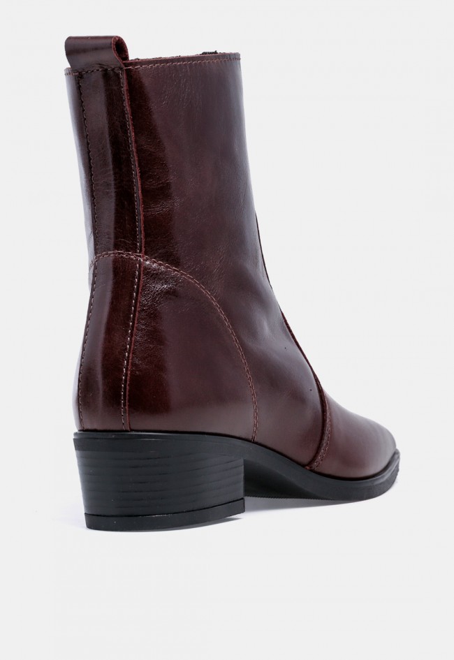 Botín de tacón de mujer VAS 5918 de piel marrón chocolate, elegante y versátil