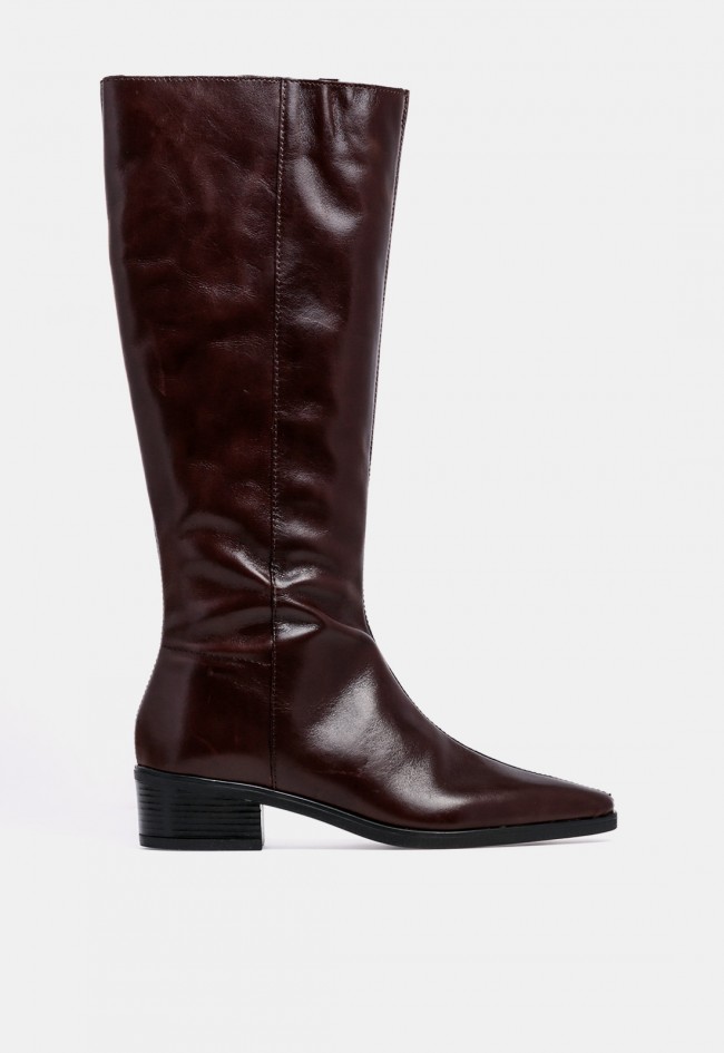 Bota alta de mujer VAS 5928 de piel marrón chocolate con tacón bajo