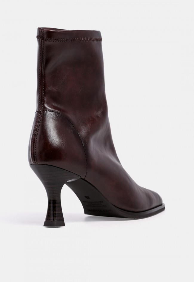 Botín kitten de mujer MISS ELASTIC 78039 marrón chocolate, elegante y en tendencia
