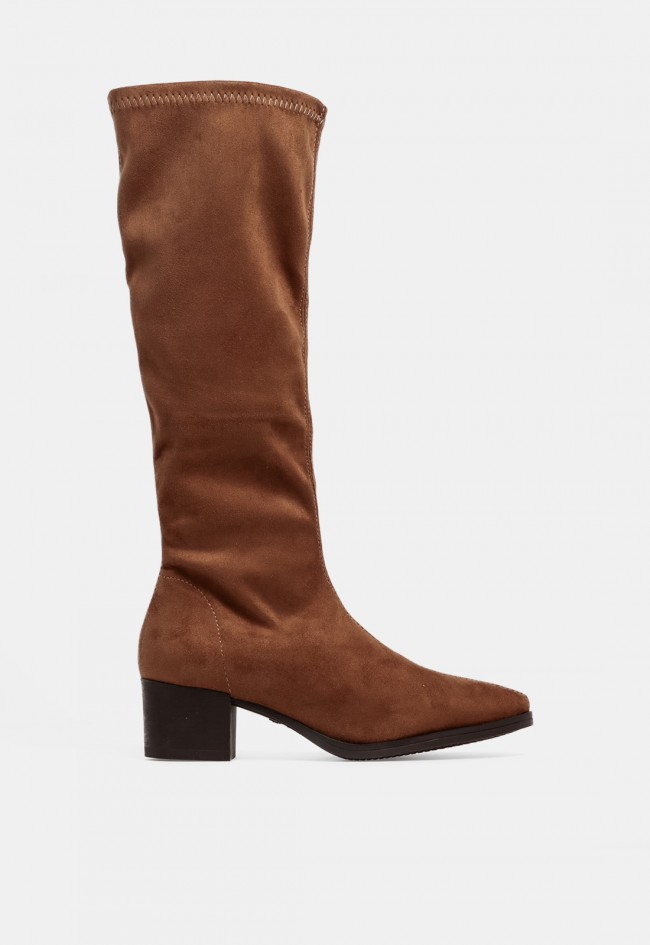 Bota alta de mujer MISS ELASTIC 78256 en color cuero, con tacón bloque y caña fruncida