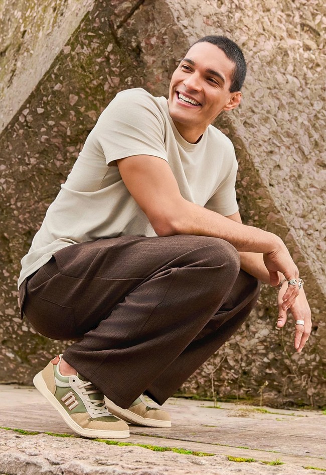 Zapatilla barefoot de hombre Mustang Free Miami verde caqui, diseño minimalista y vegano