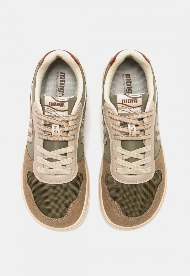 Zapatilla barefoot de hombre Mustang Free Miami verde caqui, diseño minimalista y vegano