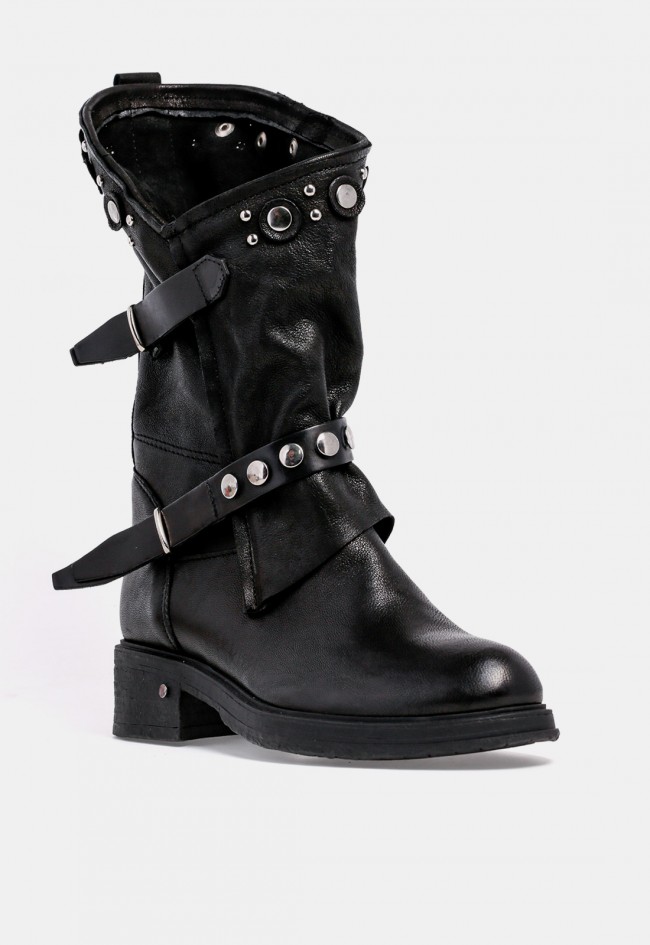 Bota biker de mujer GLO Venezia de piel negra con tachuelas, un estilo en tendencia
