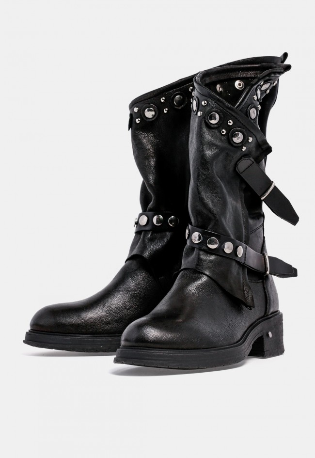 Bota biker de mujer GLO Venezia de piel negra con tachuelas, un estilo en tendencia