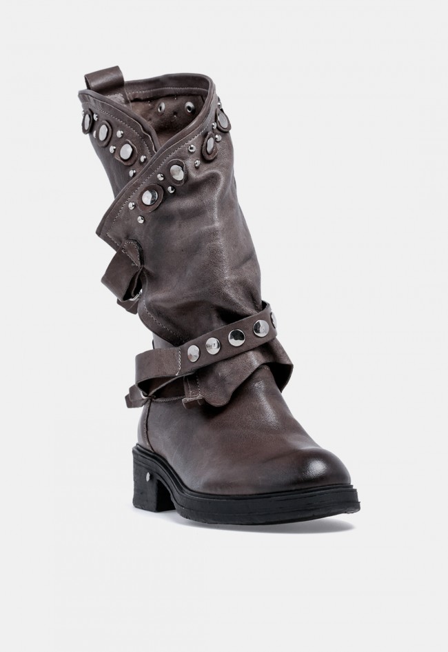 Bota biker de mujer GLO Venezia de piel gris con tachuelas, un diseño en tendencia