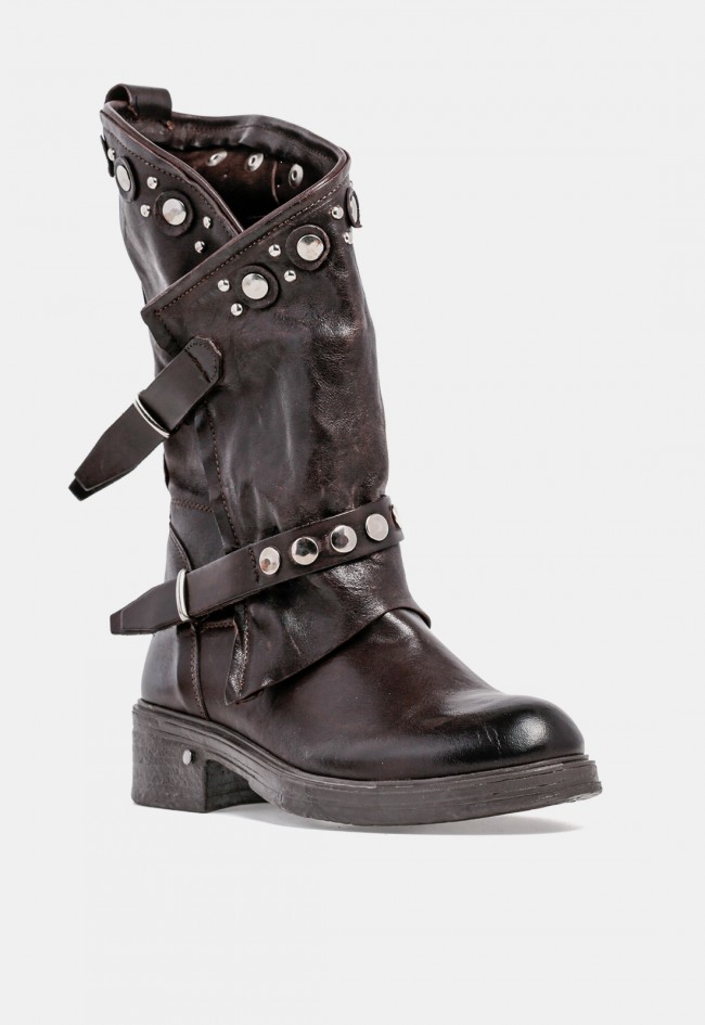 Bota biker de mujer GLO Venezia de piel marrón chocolate con tachuelas, en tendencia