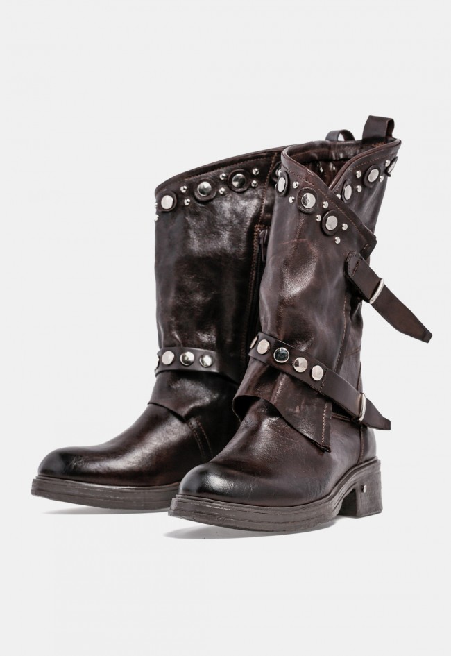 Bota biker de mujer GLO Venezia de piel marrón chocolate con tachuelas, en tendencia