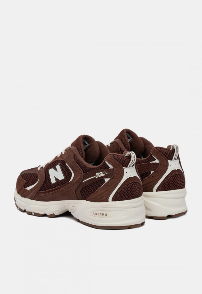 Zapatilla deportiva de mujer New Balance 530 U530SCW marrón con detalles blancos