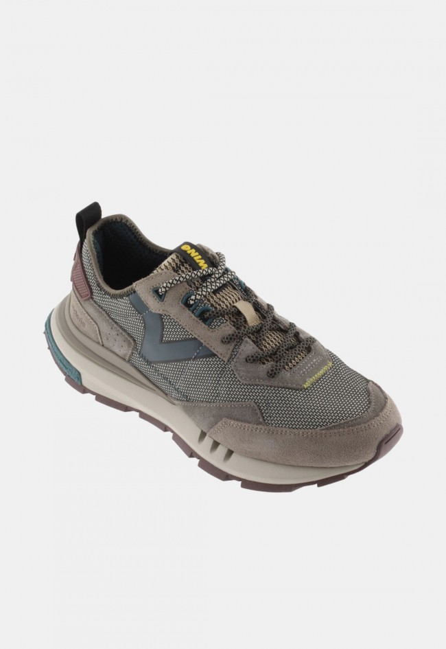 Zapatilla deportiva de hombre Victoria Wing Evo Tech gris con suela dentada