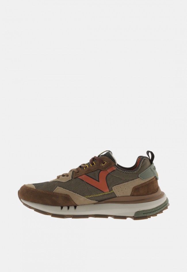Deportiva Victoria Wing Evo Tech de hombre en tonos tierra, diseño técnico para un estilo urbano