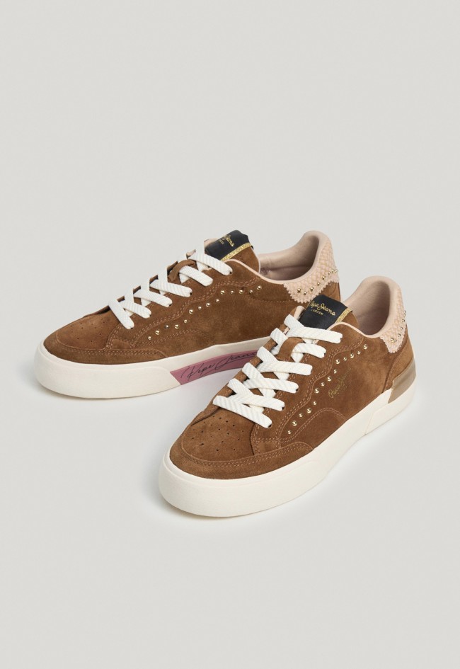 Zapatillas Pepe Jeans Milan West de mujer en ante marrón con tachuelas