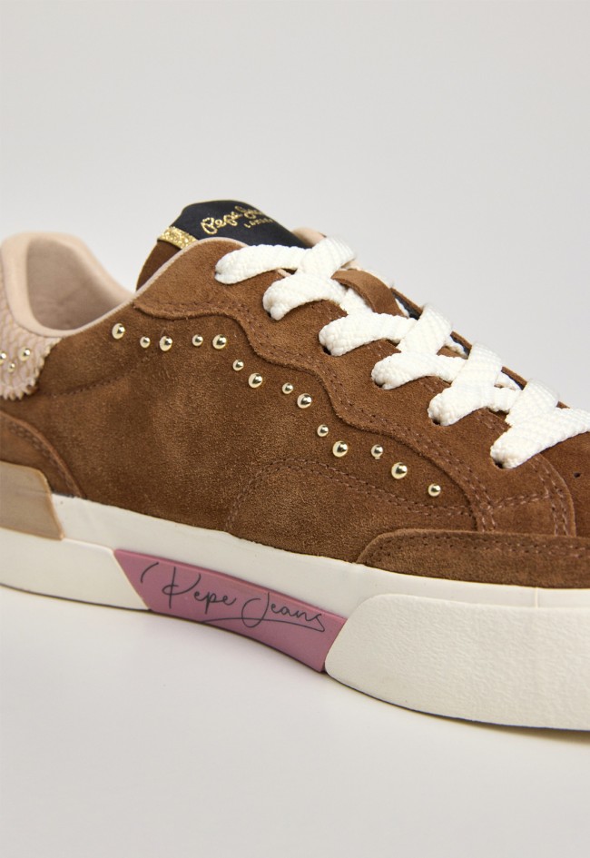 Zapatillas Pepe Jeans Milan West de mujer en ante marrón con tachuelas
