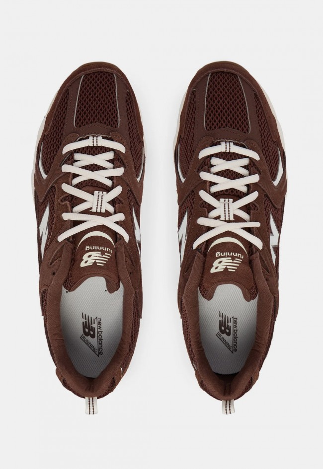 Zapatilla deportiva New Balance 530 de hombre en ante, piel y malla marrón chocolate, estilo retro