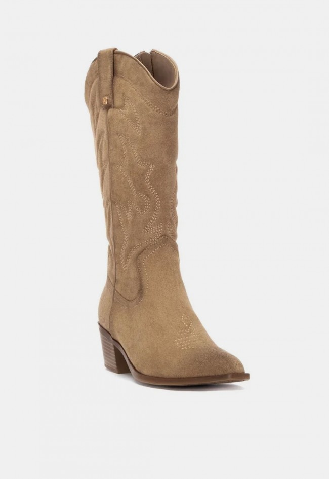 Bota cowboy XTI 14430803 de mujer en tono beige, estilo western con tacón y personalidad