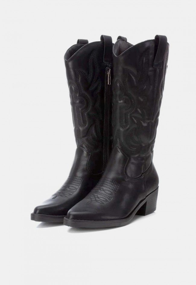 Bota cowboy XTI 14311901 de mujer en material sintético negro, estilo western para tus looks